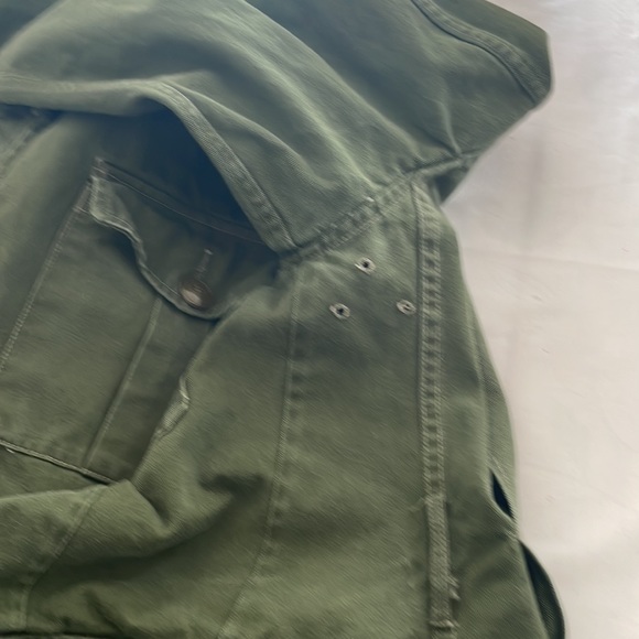 Military fatigue Combat jacket size S-M. Nice big pockets, top and bottom. - Picture 6 of 6